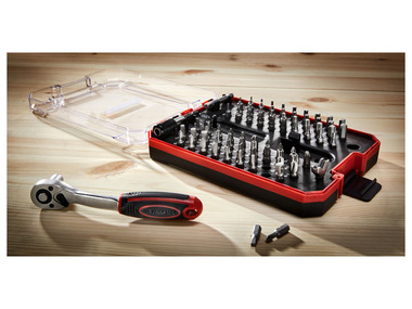 Screwdriver with a ratchet and a set of bits